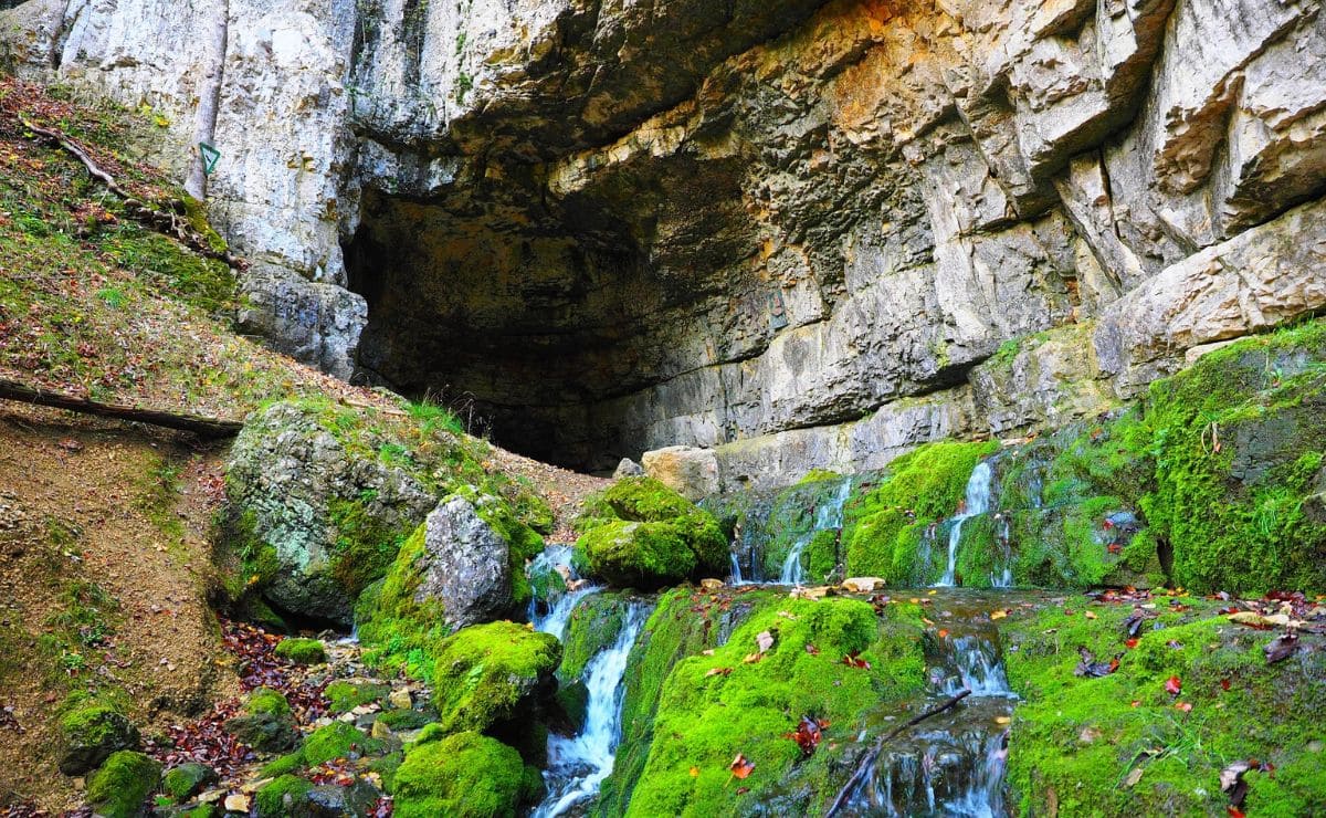 gruta natural cuevas-del-agua