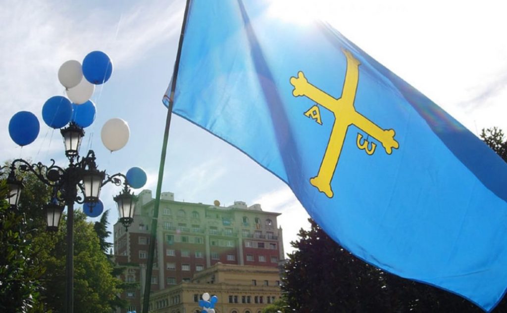 Orgullo Asturiano, ¿Cuál es el origen de los dos colores de la bandera de Asturias?